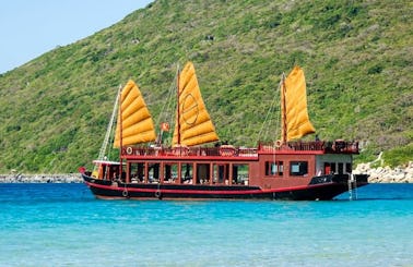 Family Escape Day Cruise on Nha Trang Bay, Vietnam
