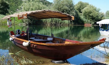 Paseos en barco por el lago Skadar en Virpazar, Montenegro