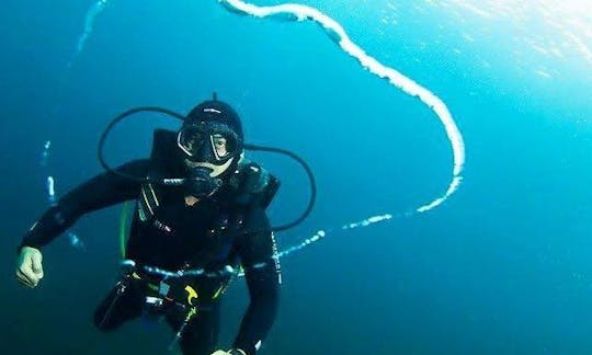 Plongée dans la boue et excursions de plongée amusantes avec PADI Dive Masters à Bali, en Indonésie