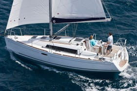 Charter Oceanis Clipper 423 Cruising Monohull in Procida, Italy
