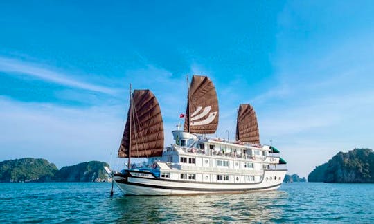 Halong Bhaya Cruise in Hanoi