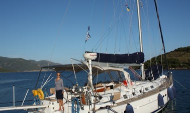 Beneteau Oceanis 523 Charter Cruising Monohull in Notios Tomeas Athinon