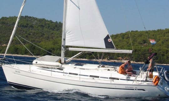 Monocasco de cruzeiro charter Bavaria 36 em Notios Tomeas Athinon