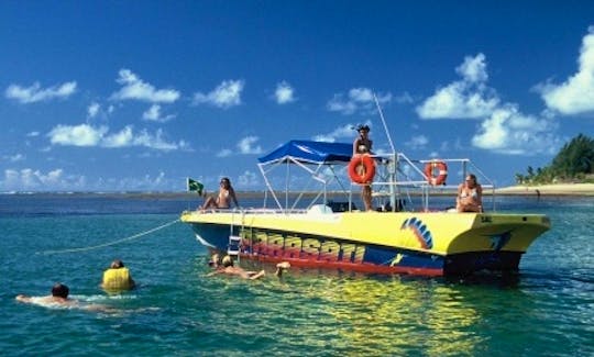 Lancha com Banana Boat -  Praia do Forte / BA