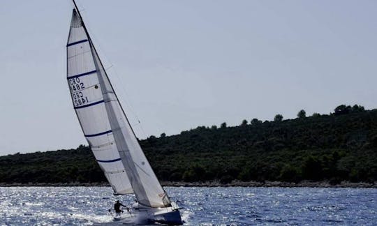 Aluguel de monocasco Blue Wave Cruising de 30 pés em Zadar