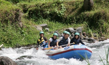 Canotaje en aguas bravas en Bali en el río Telaga Waja