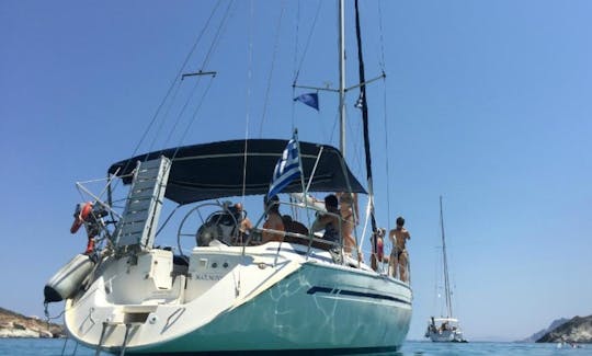 Cruzeiros diários com 2002 Bavaria 37 para Poliegos (de Sifnos)