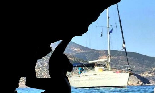 Cruzeiros diários com 2002 Bavaria 37 para Poliegos (de Sifnos)