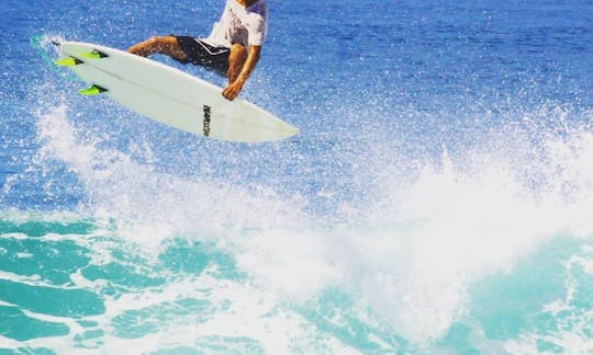 Aulas de surf na Indonésia