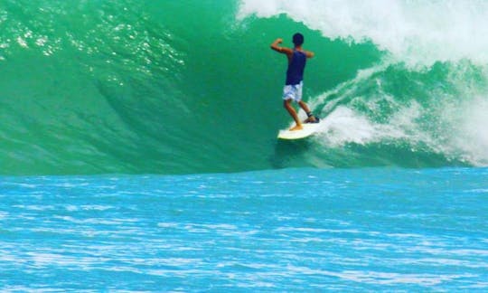 Aulas de surf na Indonésia