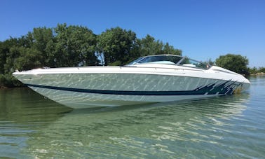 27' Motor Yacht Charter in Waukegan, Illinois