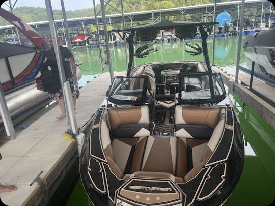 2022 Centurion Ri265 Wakeboat Rental