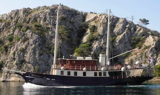 98ft "Polaris" Cruising Trips in Stomorska