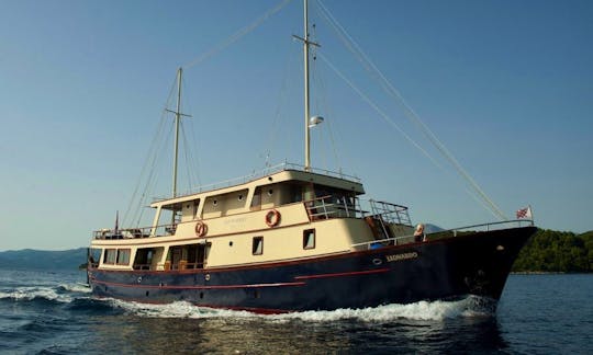 ''Leonardo'' Boat Charter in Stomorska