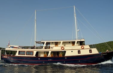 ''Leonardo'' Boat Charter in Stomorska