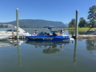 2022 Malibu 23’ LSV Wakesetter ready to surf,wakeboard,tube or just cruise