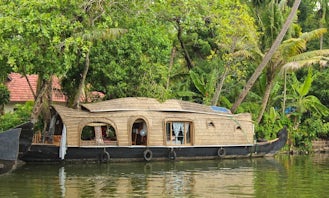 5-Hours Alleppey Backwater Tour Aboard a Luxury Houseboat for 10 Person