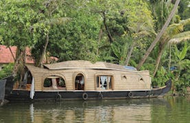5-Hours Alleppey Backwater Tour Aboard a Luxury Houseboat for 10 Person