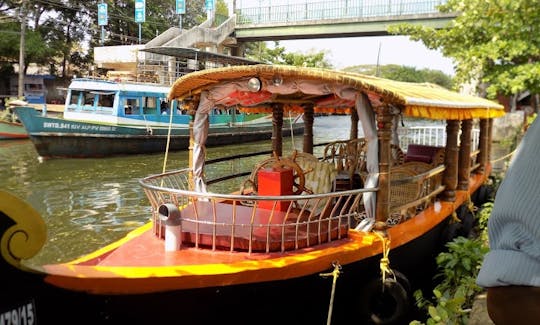 Daily Alappuzha Backwater Tour Aboard Shikara Boat For 10 People