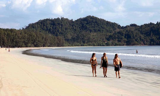 Location de yacht à moteur sur l'île de Koh Phayam, Ranong, Thaïlande