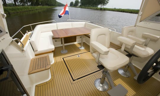 32 ft Marmeralk Delos Cruiser Motor Yacht Charter in IJsselstein