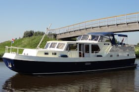 34' Kingfisher Delos 1430 Motor Yacht Charter in IJsselstein