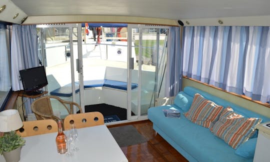 Stern Houseboat 1050 Charter in IJsselstein