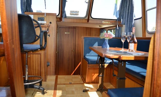 32' Rogger 1000 Salon “Mantelmeeuw” yacht charter in IJsselstein