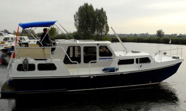 32' Rogger 1000 Salon “Mantelmeeuw” yacht charter in IJsselstein