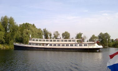 "Columbus" Passenger boat Charter in Kerkdriel