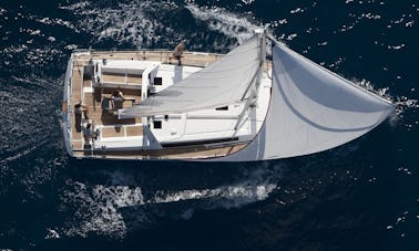 Charter 45' Beneteau Oceanis Sailboat In Chicago, Illinois