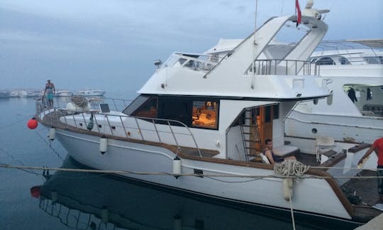 Wooden Design Motor Yacht for 6 People in Hurghada