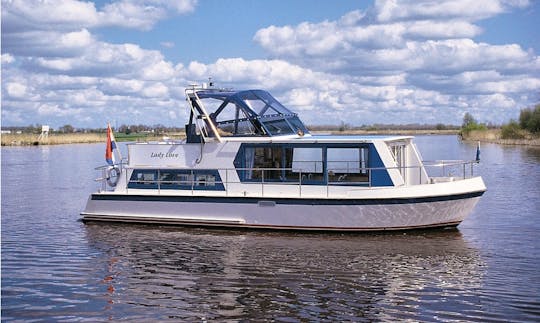 35' Safari 1050 Houseboat Rental in Drachten, Netherlands