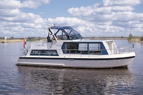 35' Safari 1050 Houseboat Rental in Drachten, Netherlands