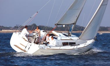 Jeanneau Sun Odyssey 36i Charter en Portugalete, España