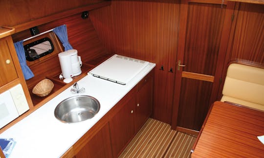 34' Vri-Jon Contessa 1040 Motor Yacht Charter in Drachten, Netherlands