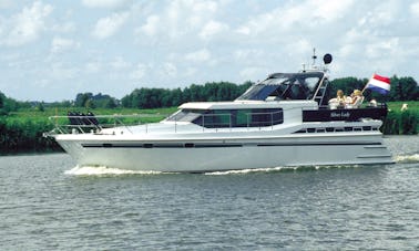 45' Vri-Jon Contessa 1370 Motor Yacht Charter De Drait, Países Bajos