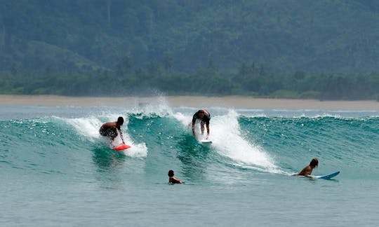 Guia de surf no sul de Kuta, Indonésia