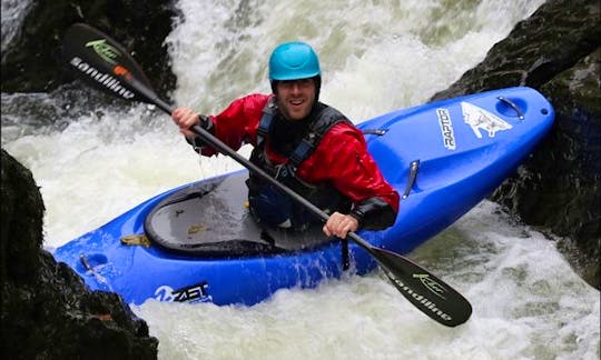 Enjoy Kayak Courses in Pontwelly, Wales