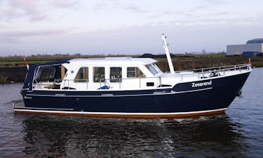 35ft "Zeearend" Motor Yacht Rental in Friesland, Netherlands