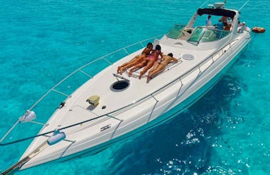 47' Four Winns Luxury Yacht Charter in Cancún, Mexico