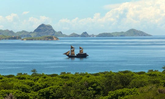 Luxury Phinisi Sailing Charter - Komodo Island