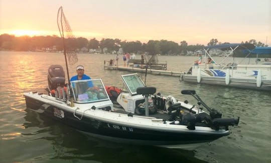 Charter 20' Lund Bass Boat for 3 in Chicago, Illinois