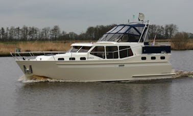 35ft "Caprice" Vacance Motor Yacht Rental in Friesland, Netherlands