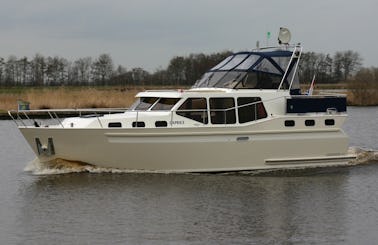 35ft "Caprice" Vacance Motor Yacht Rental in Friesland, Netherlands