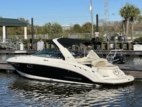 Beautiful Luxury/Sport 28' Chaparral w/Cubby Cabin & Captain Provided