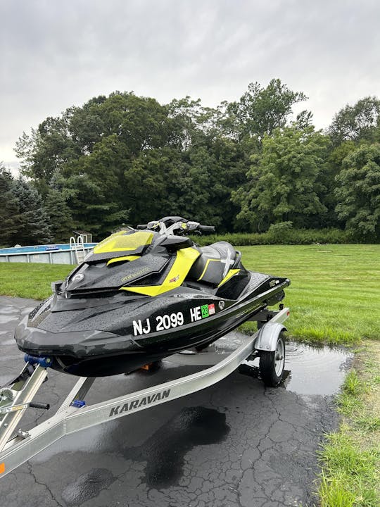 Alquiler divertido y asequible del Sea Doo RXP 260 en Little Silver, Nueva Jersey