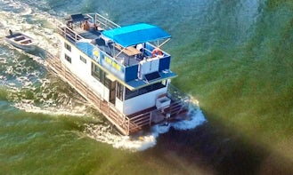 Enjoy Tweed Rivers on ''Patricia'' Houseboat