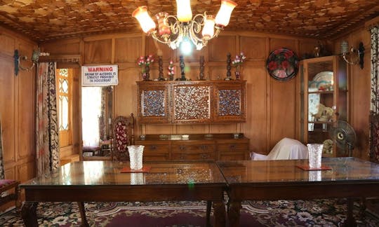 Kotroo Palace Houseboat Srinagar