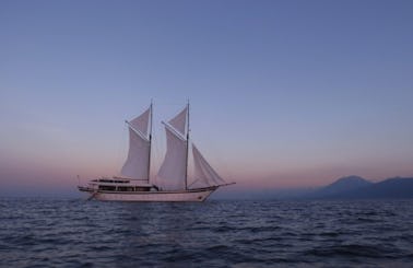 Sailing Luxury Phinisi in Indonesia